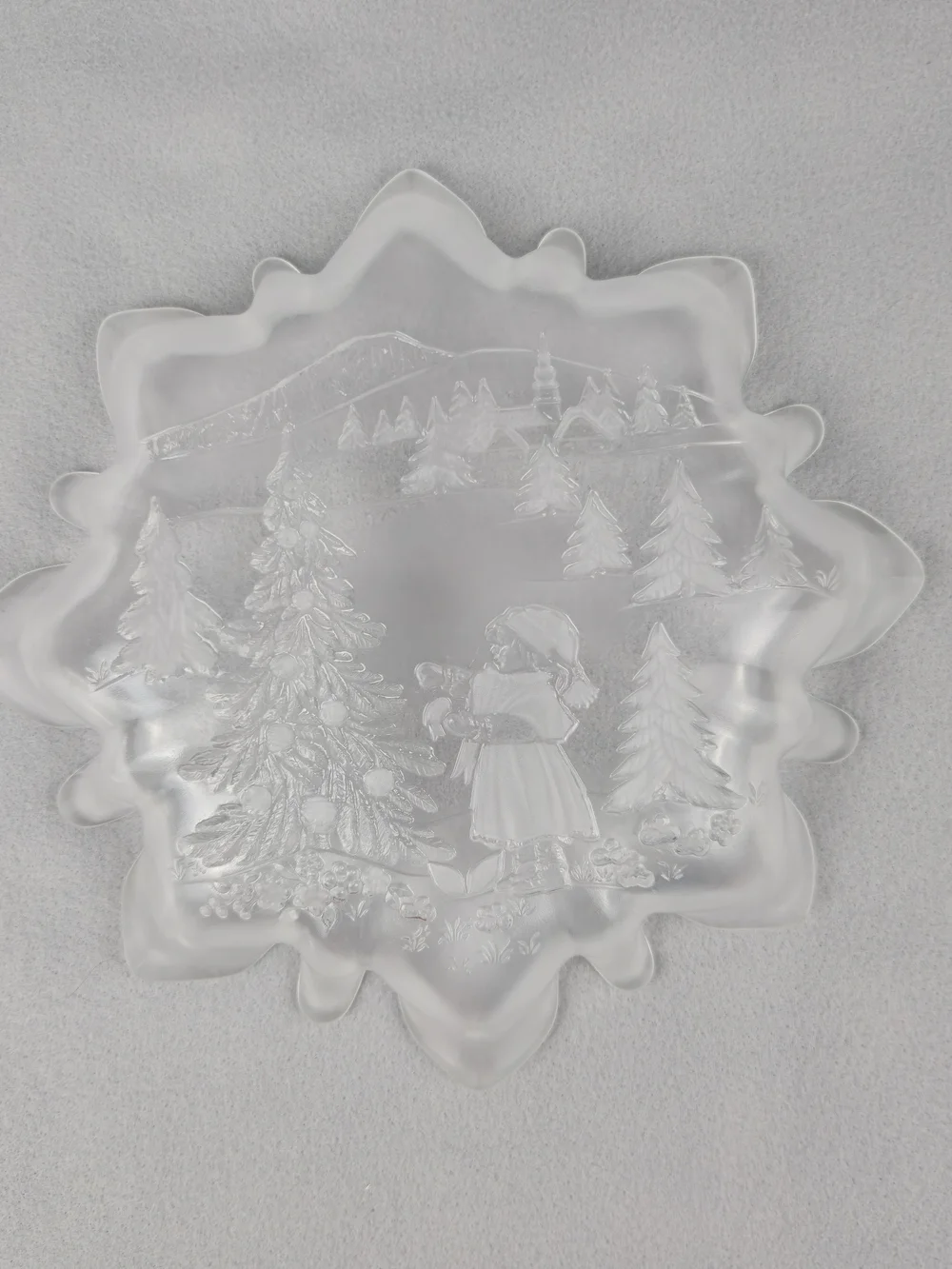 Title: Vintage Mikasa Walther-Glas Christmas Story Plate - Frosted Etched Glass